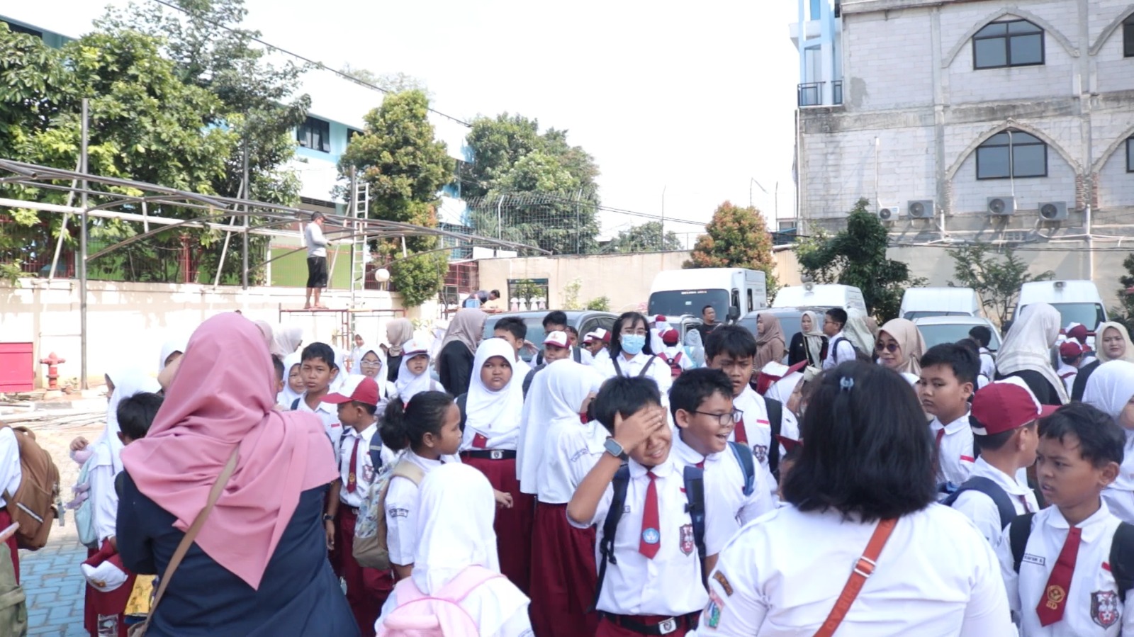 Wisata LiterAsyik Ke Perpustakaan Jakarta Timur Bersama SDN Pondok Bambu 10
